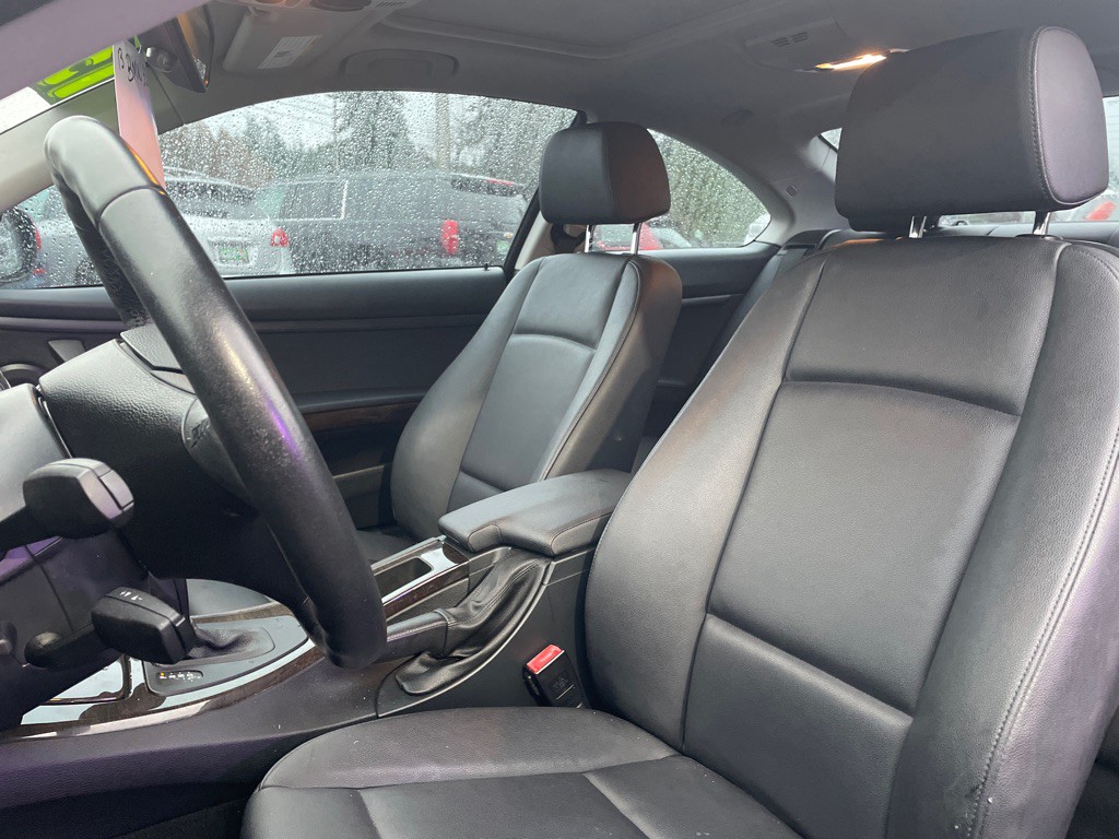 2013 BMW 3 Series Image 10