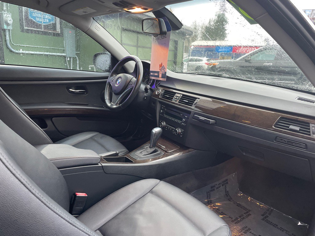 2013 BMW 3 Series Image 11