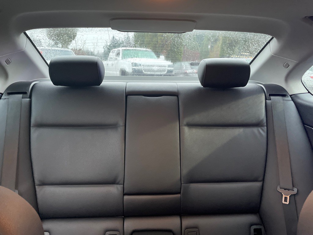 2013 BMW 3 Series Image 14