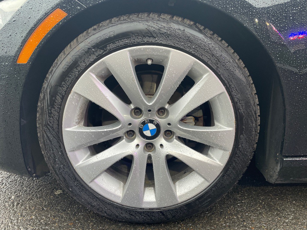 2013 BMW 3 Series Image 17