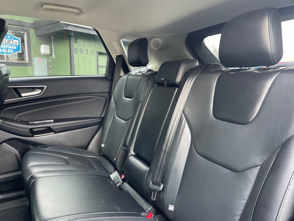 2017 Ford Edge Image 17