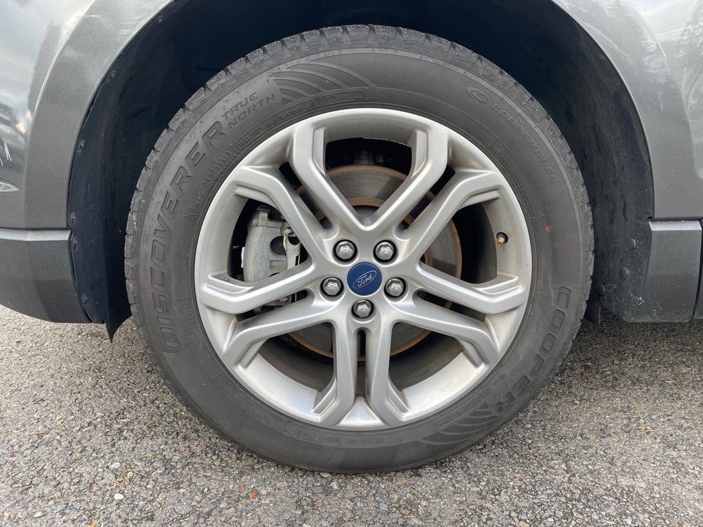 2017 Ford Edge Image 21