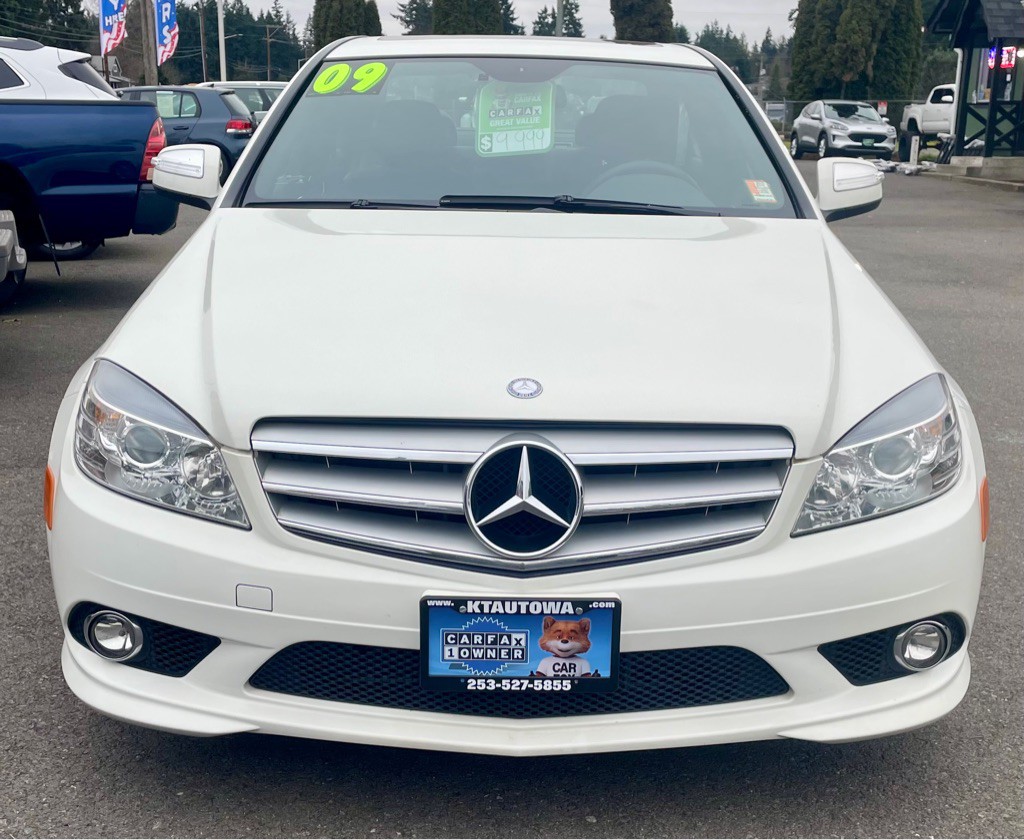 2009 Mercedes-Benz C-Class Image 2