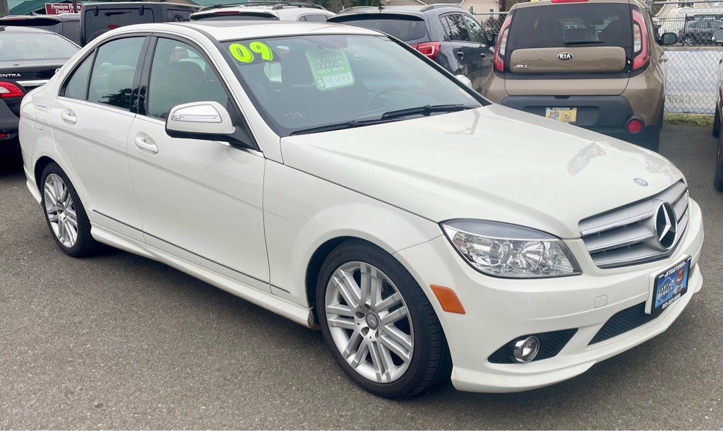 2009 Mercedes-Benz C-Class Image 3