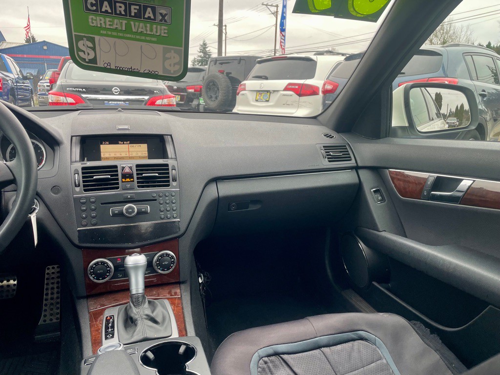 2009 Mercedes-Benz C-Class Image 16