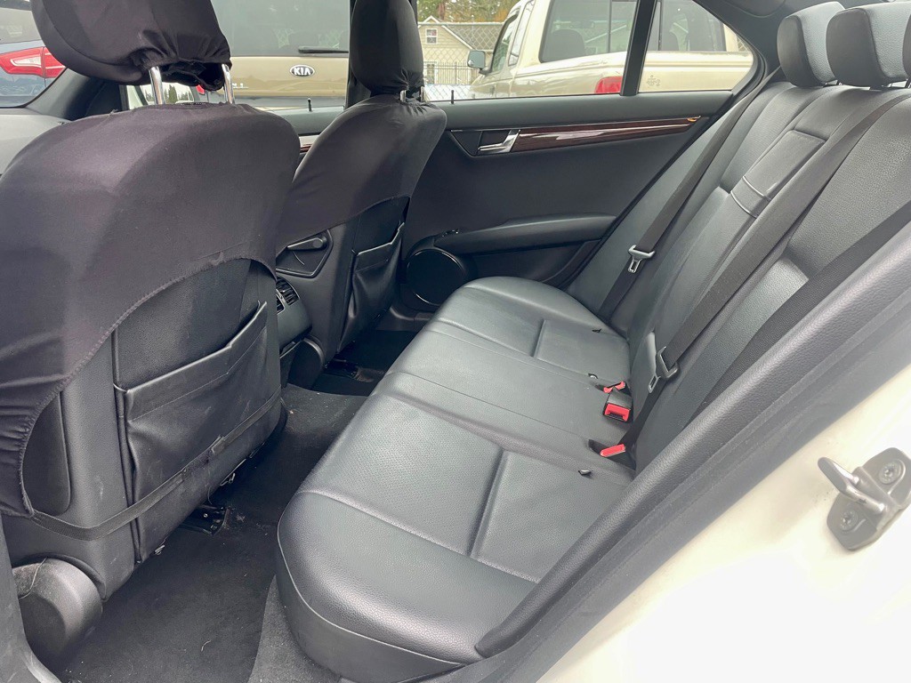2009 Mercedes-Benz C-Class Image 18