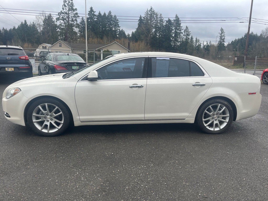 2011 Chevrolet Malibu Image 2