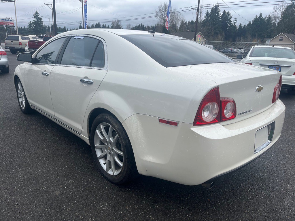 2011 Chevrolet Malibu Image 3