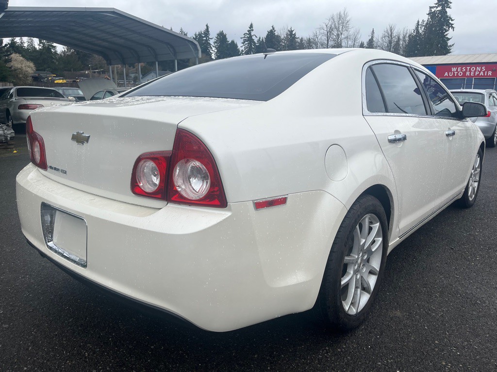 2011 Chevrolet Malibu Image 5