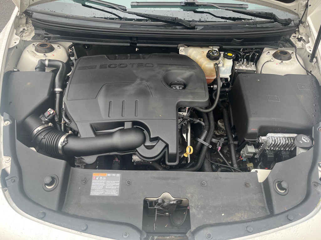 2011 Chevrolet Malibu Image 16