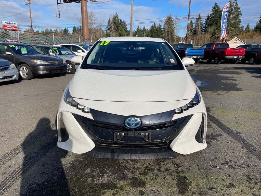 2017 Toyota Prius Image 2
