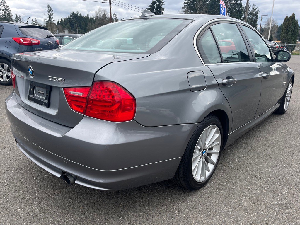 2011 BMW 3 Series Image 5