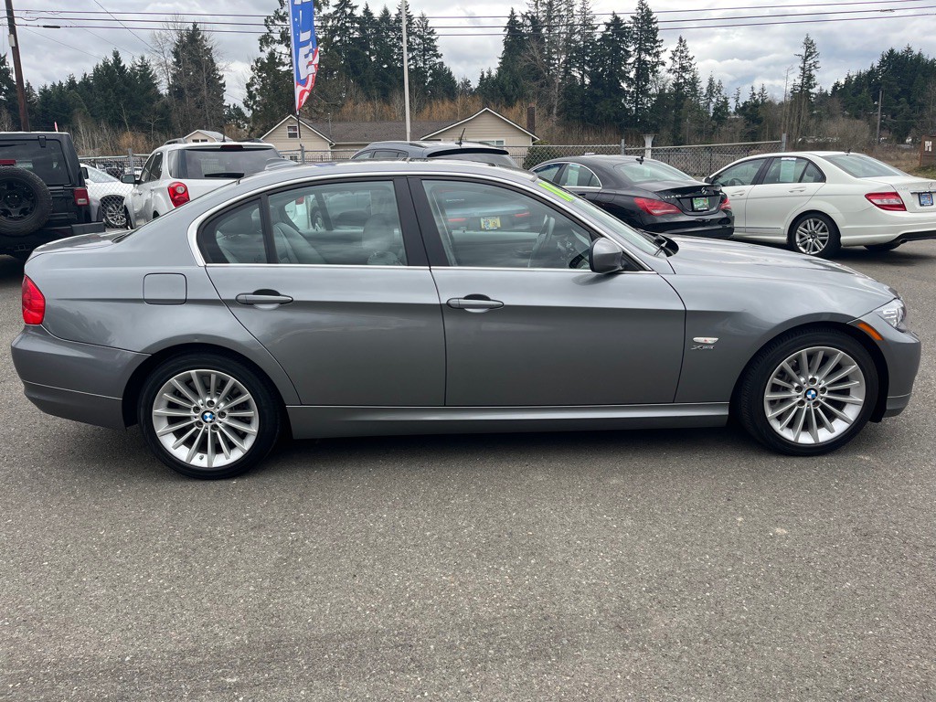 2011 BMW 3 Series Image 6