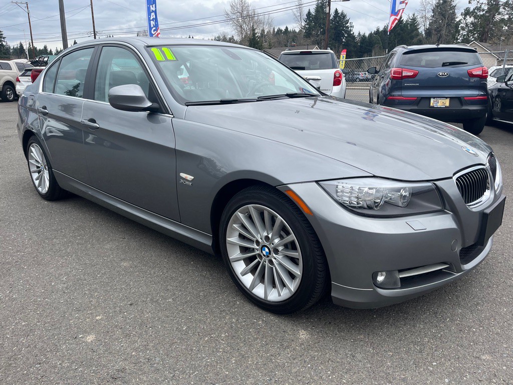 2011 BMW 3 Series Image 7