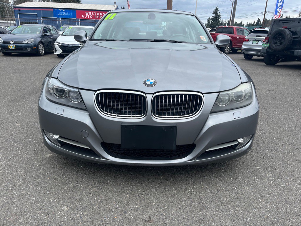 2011 BMW 3 Series Image 8