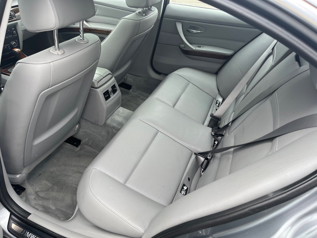 2011 BMW 3 Series Image 13