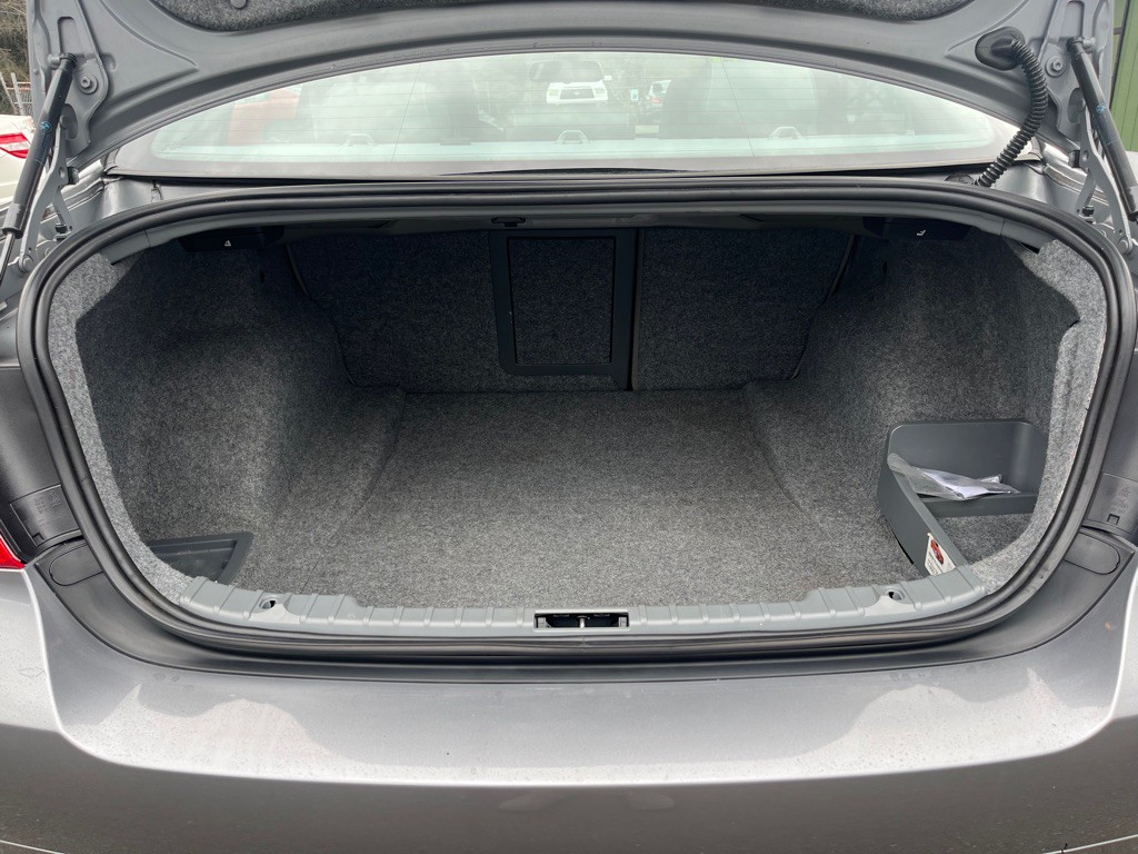 2011 BMW 3 Series Image 14