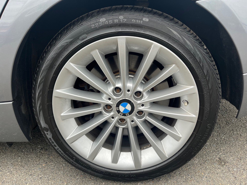 2011 BMW 3 Series Image 15