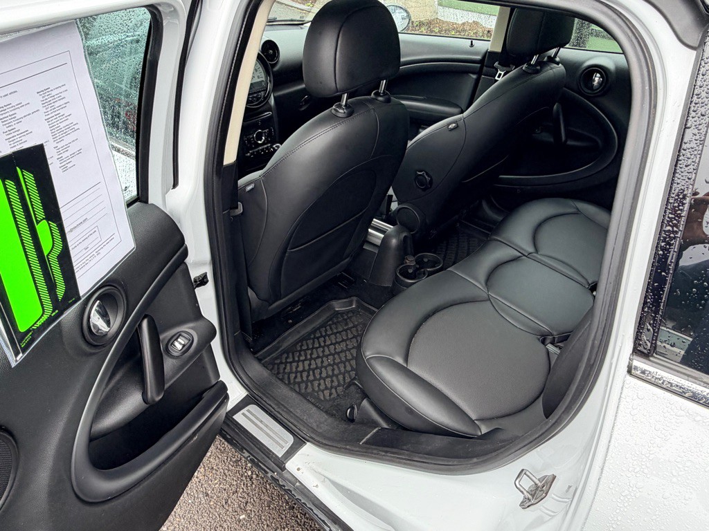 2014 MINI Cooper Image 10