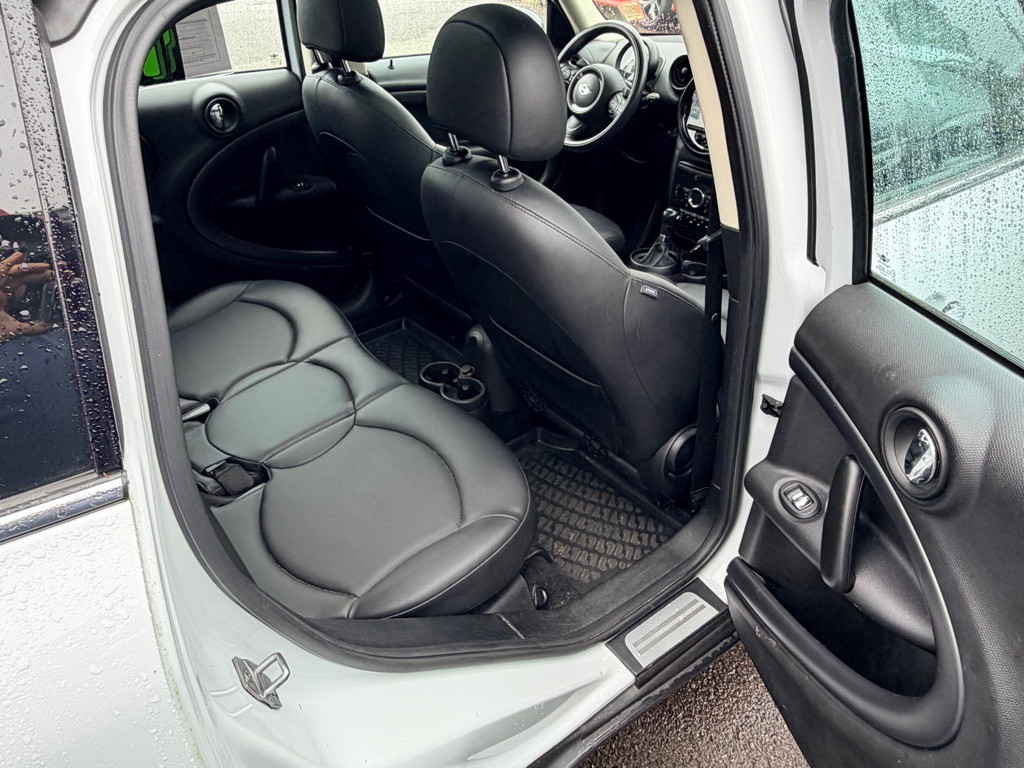 2014 MINI Cooper Image 12