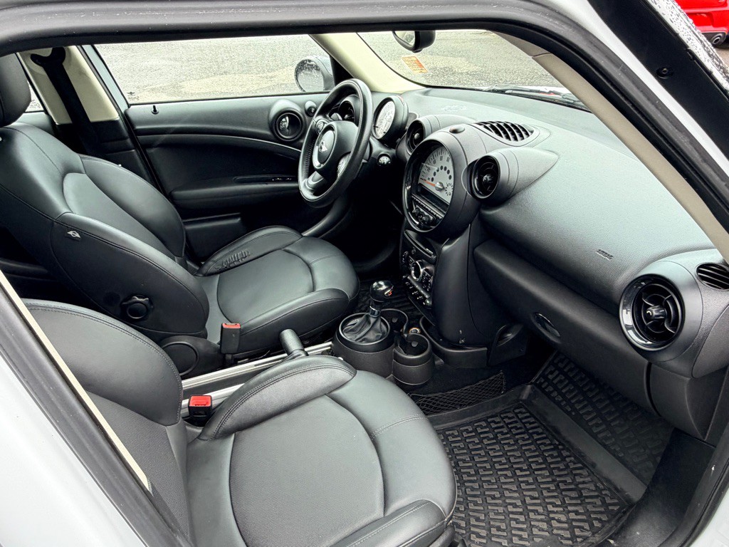 2014 MINI Cooper Image 13