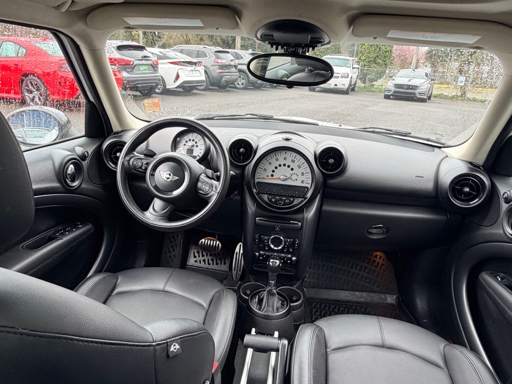 2014 MINI Cooper Image 14