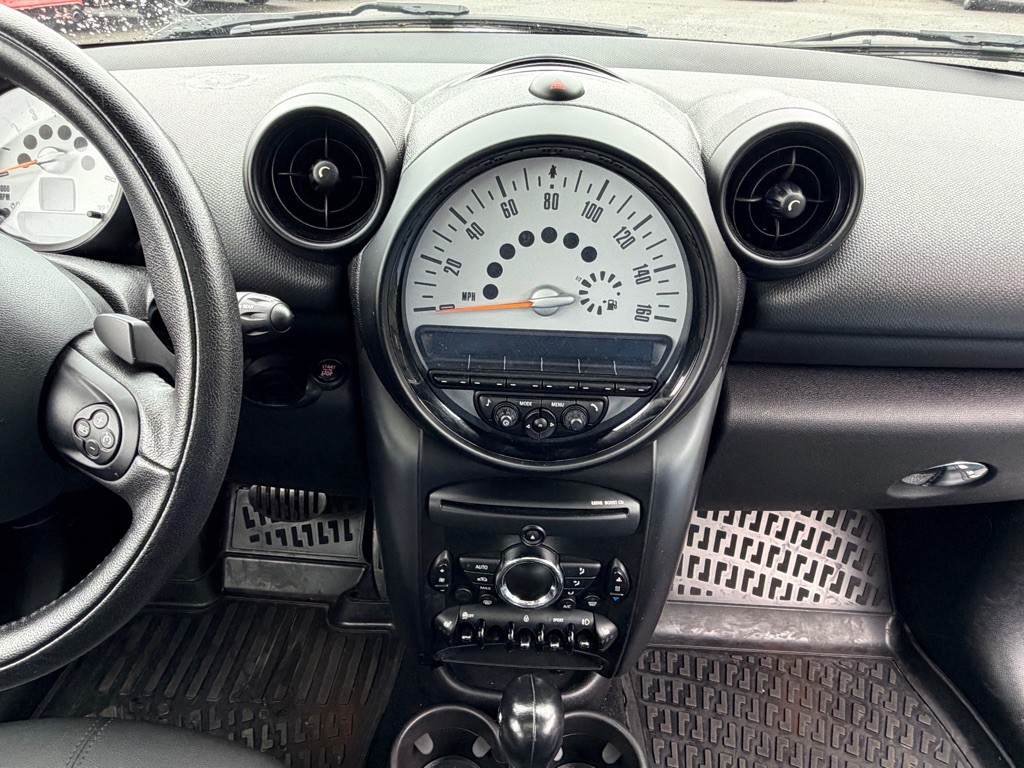 2014 MINI Cooper Image 15