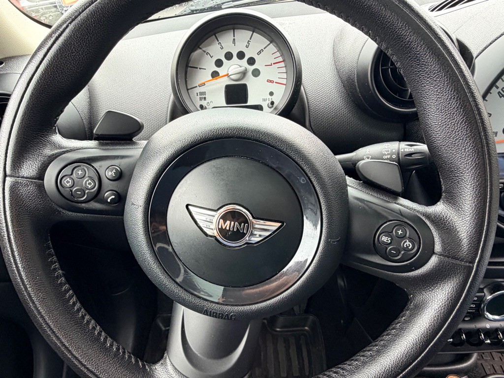 2014 MINI Cooper Image 16