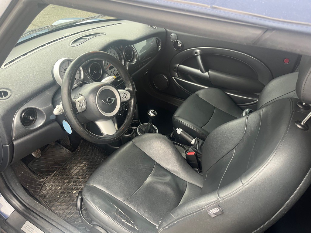 2007 MINI Cooper Image 9