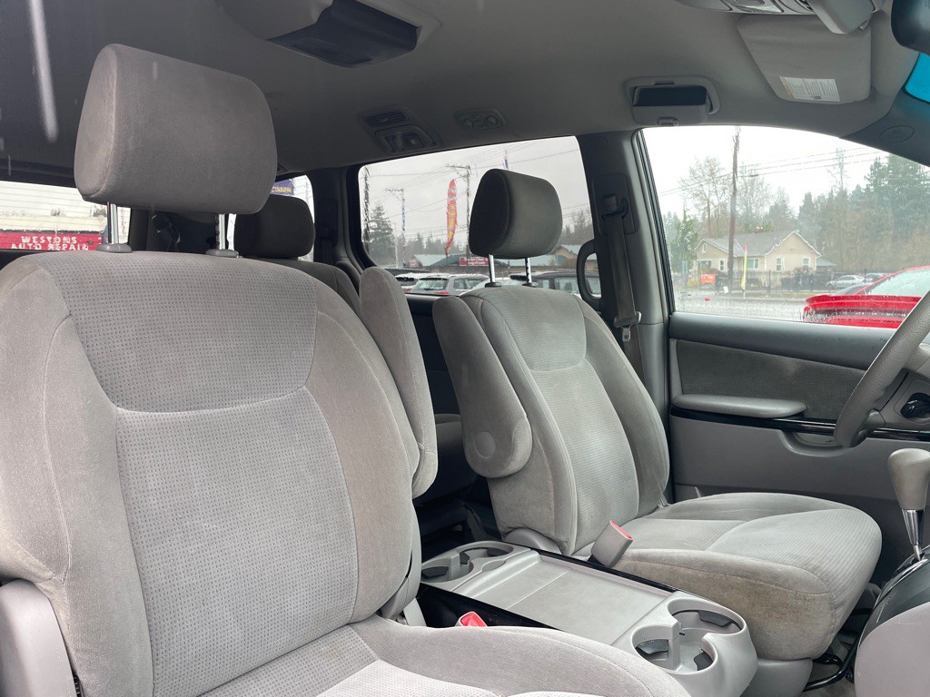 2005 Toyota Sienna Image 12