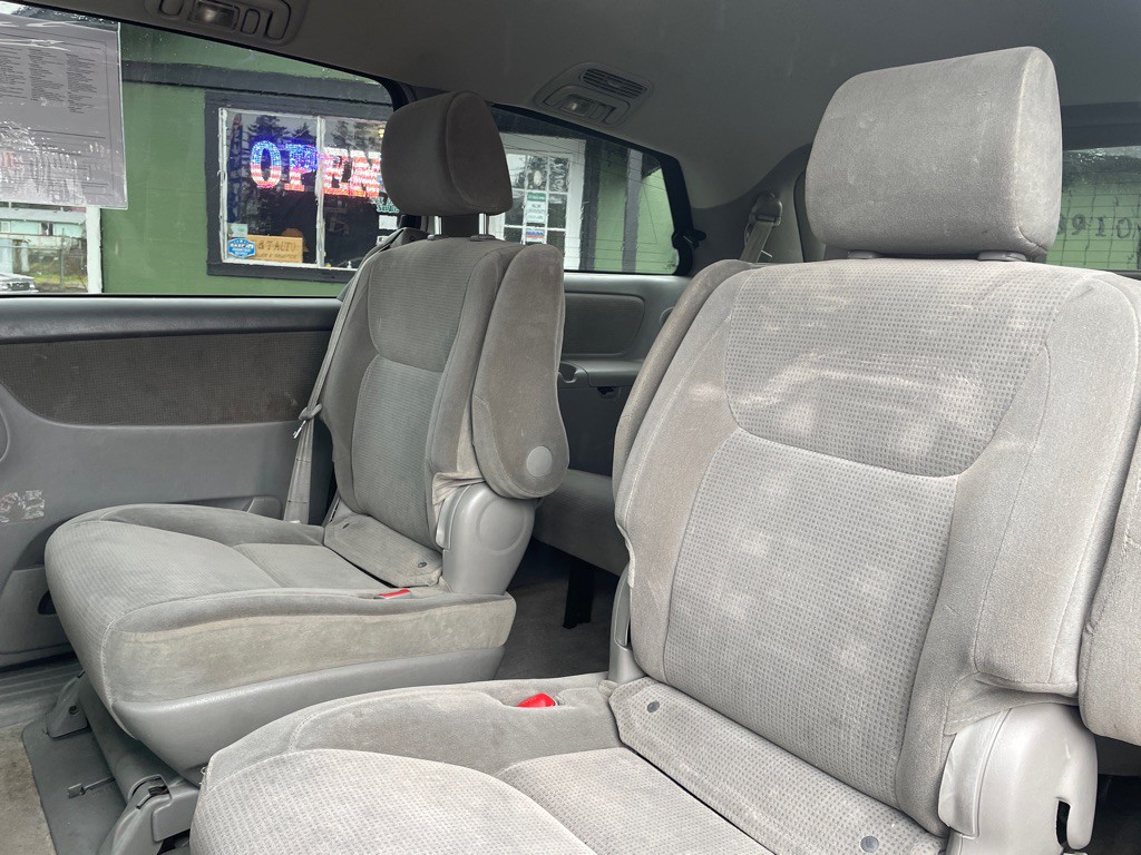 2005 Toyota Sienna Image 16