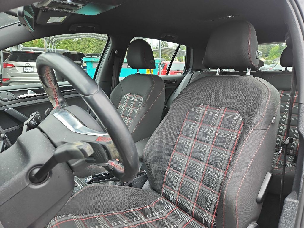 2016 Volkswagen GTI Image 9