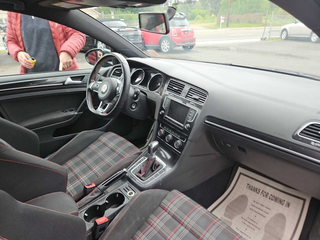 2016 Volkswagen GTI Image 12