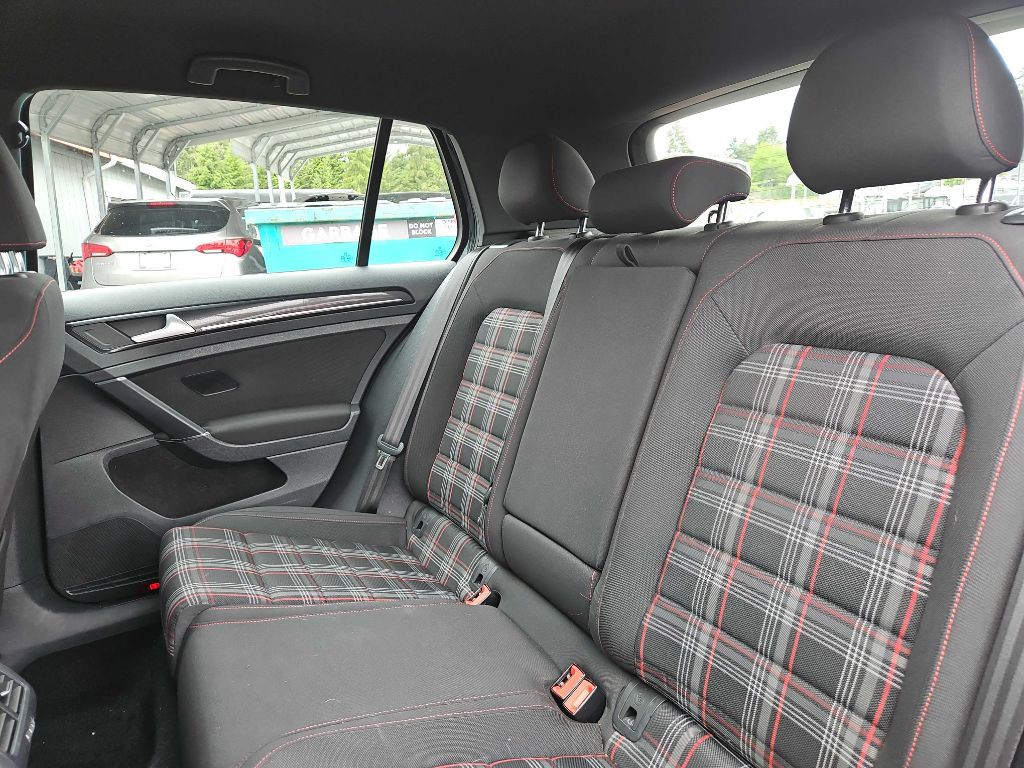 2016 Volkswagen GTI Image 16