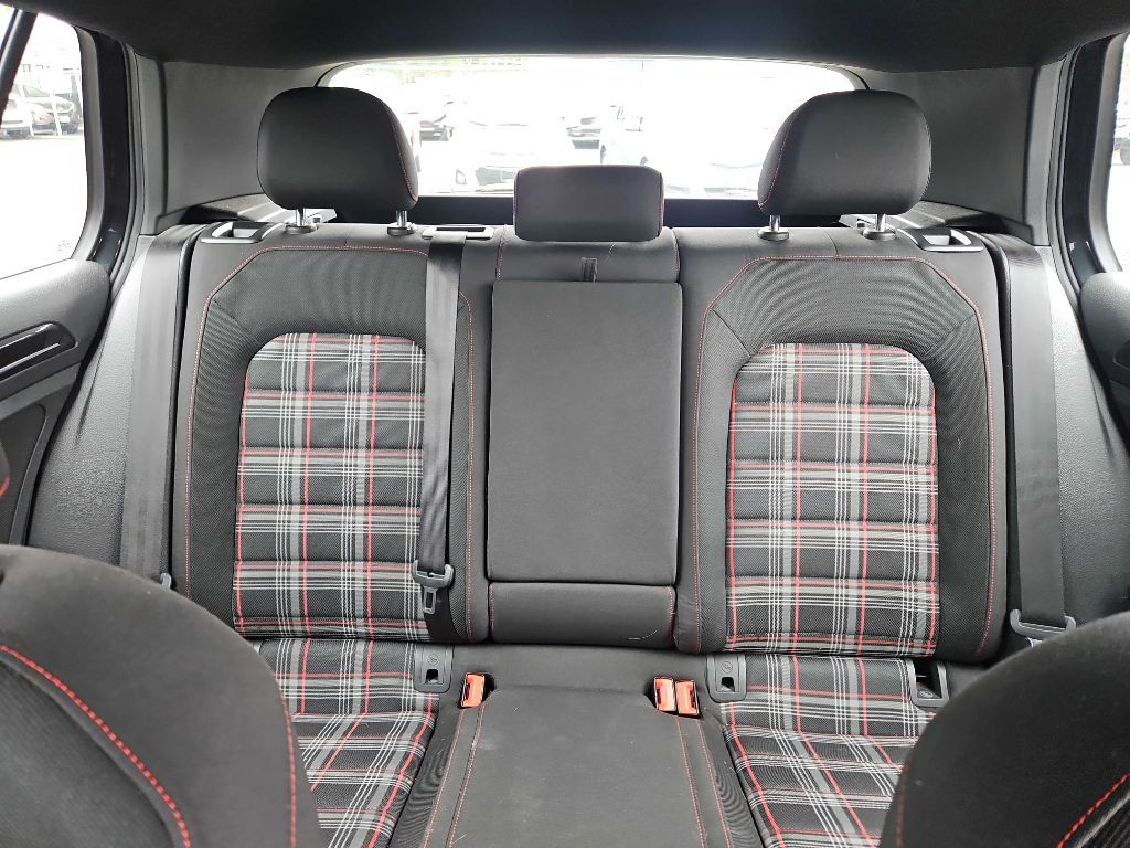 2016 Volkswagen GTI Image 17