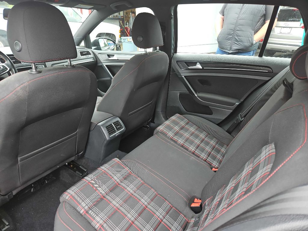 2016 Volkswagen GTI Image 18