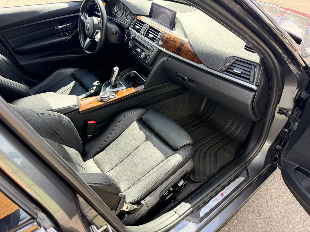 2014 BMW 3 Series Image 8