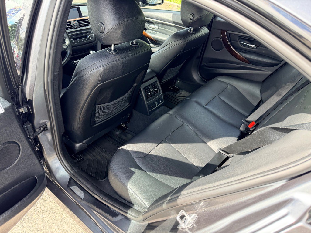 2014 BMW 3 Series Image 11