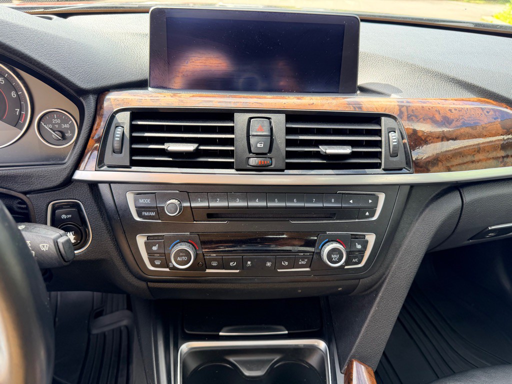 2014 BMW 3 Series Image 15