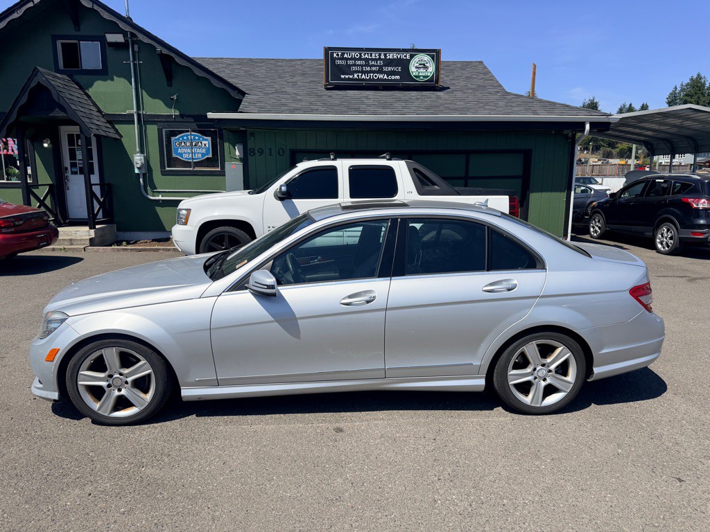2011 Mercedes-Benz C-Class Image 2