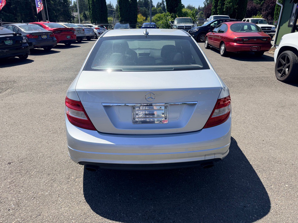 2011 Mercedes-Benz C-Class Image 4