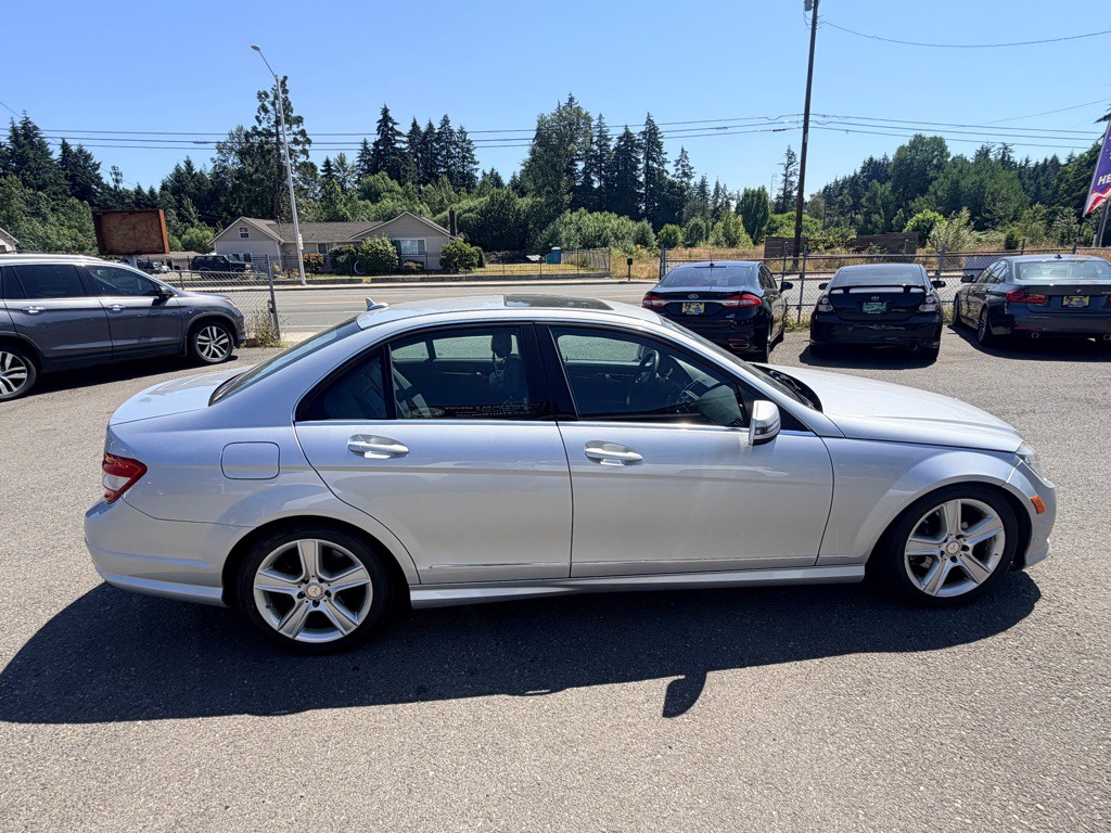 2011 Mercedes-Benz C-Class Image 6