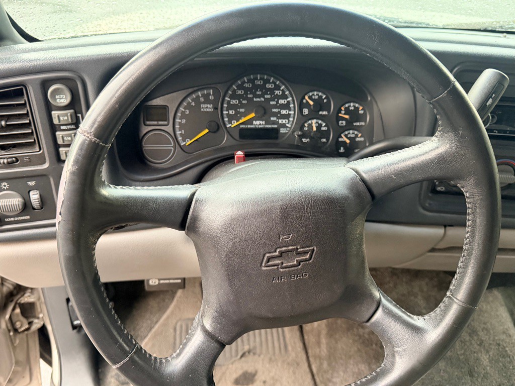 2001 Chevrolet Tahoe Image 14