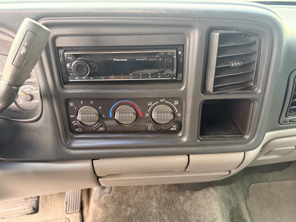 2001 Chevrolet Tahoe Image 15
