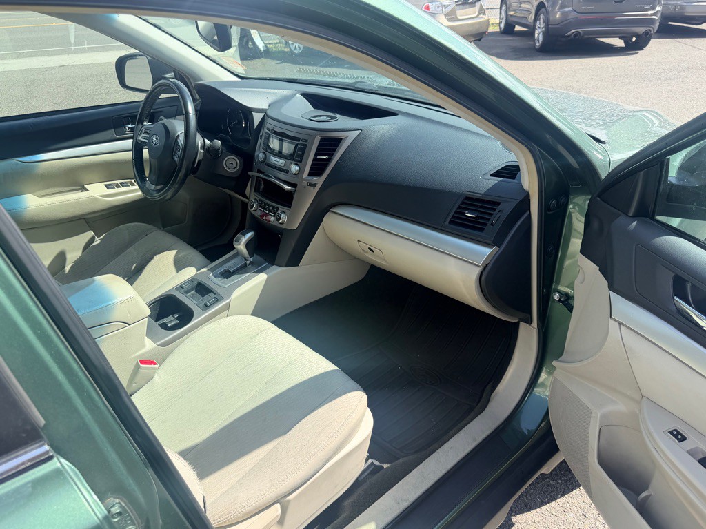 2012 Subaru Outback Image 9