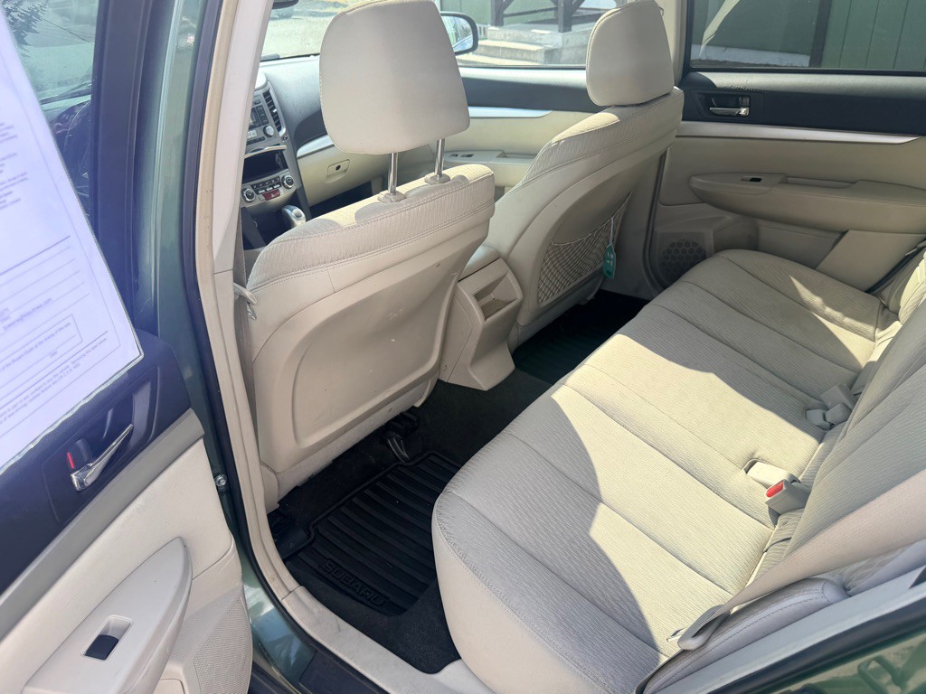 2012 Subaru Outback Image 12
