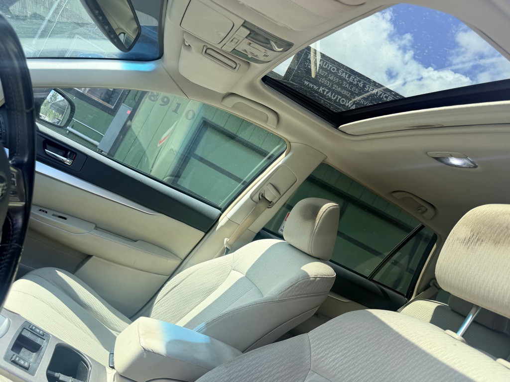 2012 Subaru Outback Image 14