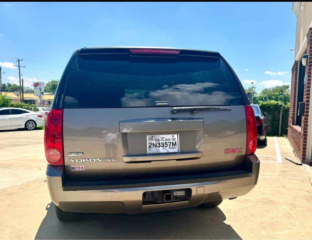 2011 GMC Yukon Image 3