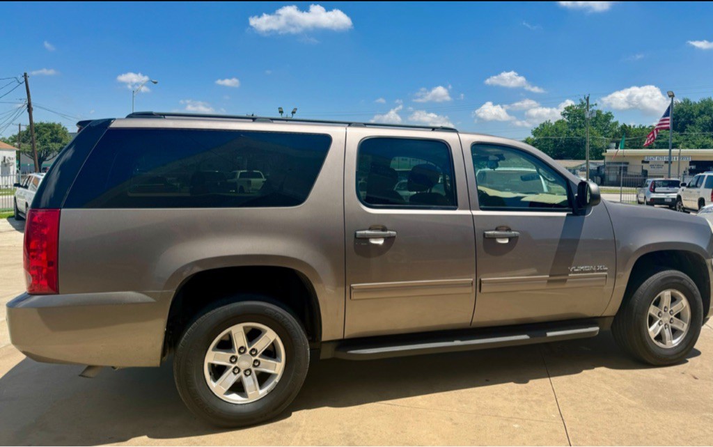 2011 GMC Yukon Image 4