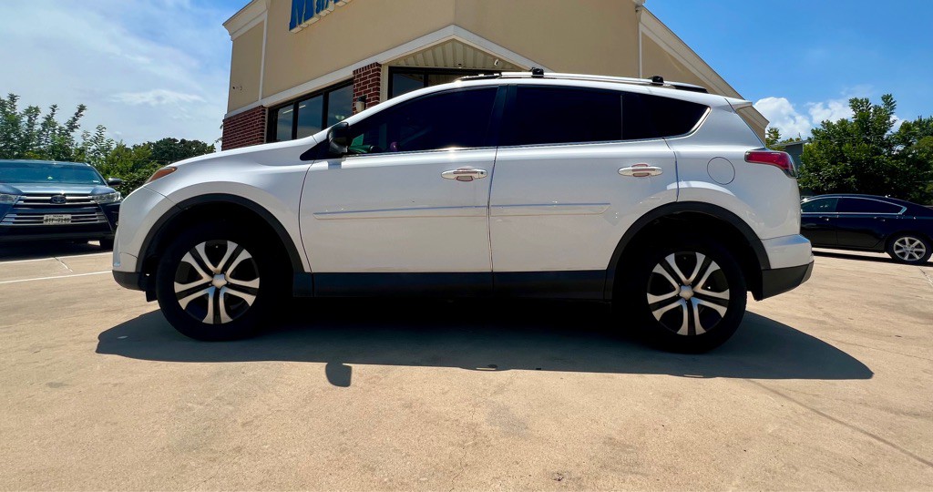 2016 Toyota Rav4 Image 2